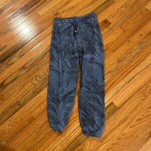 Marbled blue and black pants with 2 pockets and tie in to make tighter size L 12